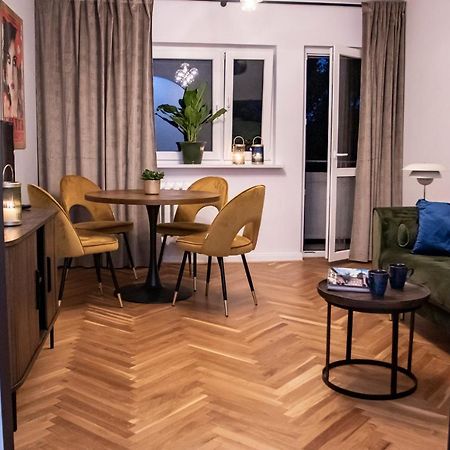 Apartament Przy Metrze Wierzbno Z Nuta Vintage Warsaw Exterior photo