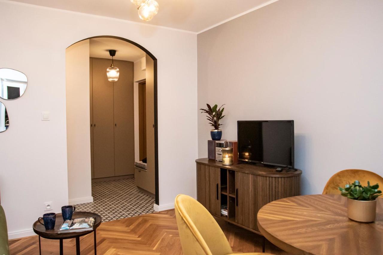 Apartament Przy Metrze Wierzbno Z Nuta Vintage Warsaw Exterior photo